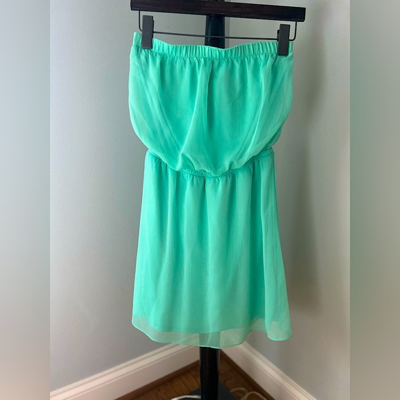 Express / Strapless Dress / Built-In Slip / Stretch Fit / No Slip / XSTP / SM - Picture 1 of 7